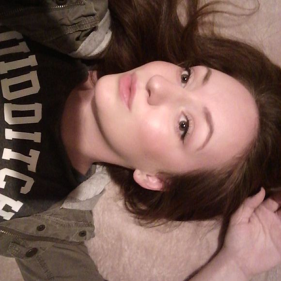 Meet your Posher, Katelan - Picture 1 of 1